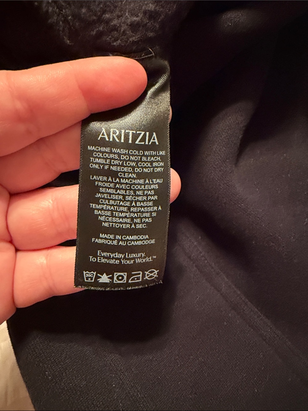Aritzia black cozy sweatfleece mega cargo mid thigh shorts small - Picture 5 of 9